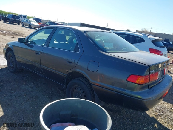 2000 Toyota Camry CE with VIN JT2BG22K7Y0501602, listed as a IAAI auction lot 41841064 with 236,611 mi miles. Bid and sale history available at carsss.com. Image 3.