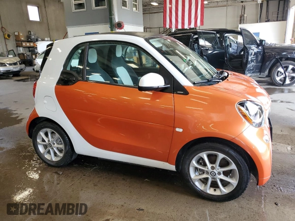 2018 Smart fortwo Pure with VIN WMEFJ9BA6JK270276, listed as a Copart auction lot 64037285 with 47,377 mi miles and Clean title. Bid and sale history available at DreamBid. Image 4.