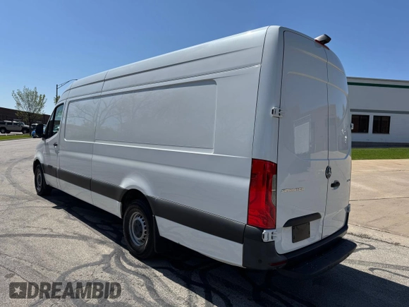 2022 Mercedes-Benz Sprinter with VIN W1Y4DDHY1NT082992, listed as a Copart auction lot 56609435 with 269,366 mi miles and Clean Title. Bid and sale history available at DreamBid. Image 3.