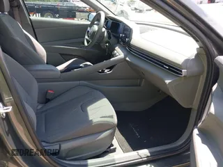 2024 Hyundai Elantra SE z VIN KMHLL4DG0RU758666, wystawiony jako IAAI lot #42442783 z przebiegiem 24 955 mil mil oraz . Historia ofert i sprzedaży dostępna na DreamBid. Obrazek 5.