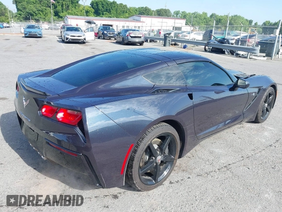 2015 Chevrolet Corvette 1LT z VIN 1G1YB2D74F5103152, wystawiony jako IAAI lot #42206302 z przebiegiem 50 260 mil mil oraz . Historia ofert i sprzedaży dostępna na DreamBid. Obrazek 4.