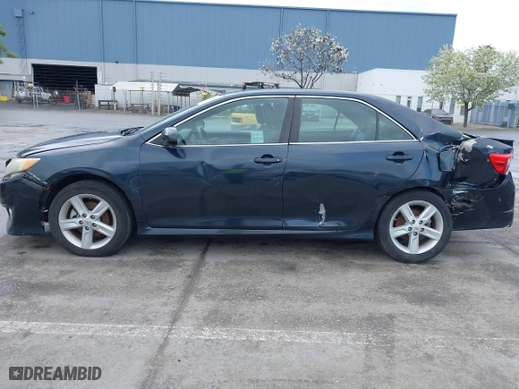 2014 Toyota Camry L with VIN 4T1BF1FKXEU385715, listed as a IAAI auction lot 41924726 with 187,486 mi miles. Bid and sale history available at carsss.com. Image 14.
