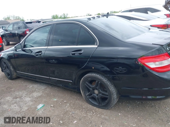 2010 Mercedes-Benz C 300 Sport z VIN WDDGF8BB5AR131972, wystawiony jako IAAI lot #42221225 z przebiegiem 145 036 mil mil oraz . Historia ofert i sprzedaży dostępna na DreamBid. Obrazek 14.