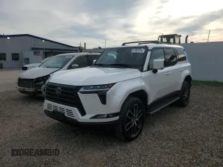 2024 Lexus GX 550 Premium z VIN JTJTBCDX4R5000418, wystawiony jako Copart lot #57461315 z przebiegiem 13 744 mil mil oraz Szkoda całkowita • Salvage title. Historia ofert i sprzedaży dostępna na DreamBid. Obrazek 1.