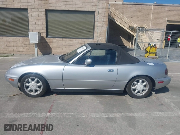 1991 Mazda MX-5 Miata Special Edition z VIN JM1NA3511M1235948, wystawiony jako IAAI lot #42322754 z przebiegiem 151 065 mil mil oraz . Historia ofert i sprzedaży dostępna na DreamBid. Obrazek 14.