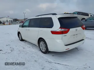 2017 Toyota Sienna XLE Auto Access Seat with VIN 5TDYZ3DC4HS852620, listed as a IAAI auction lot 40988036 with 82,581 mi miles. Bid and sale history available at carsss.com. Image 3.