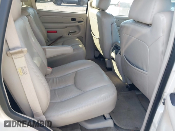 2005 Cadillac Escalade z VIN 1GYEC63TX5R114526, wystawiony jako IAAI lot #41685638 z przebiegiem 167 048 mil mil oraz . Historia ofert i sprzedaży dostępna na DreamBid. Obrazek 8.