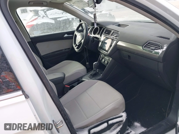 2019 Volkswagen Tiguan SE with VIN 3VV3B7AX7KM040136, listed as a IAAI auction lot 41397714 with 82,302 mi miles and . Bid and sale history available at DreamBid. Image 5.