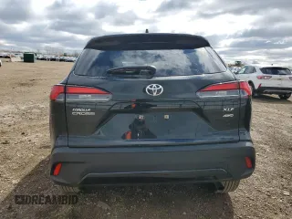 2024 Toyota Corolla Cross XLE z VIN 7MUDAABG9RV102170, wystawiony jako Copart lot #53101075 z przebiegiem 1 709 mil mil oraz Szkoda całkowita • Salvage title. Historia ofert i sprzedaży dostępna na DreamBid. Obrazek 6.