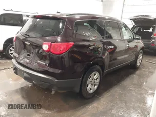2010 Chevrolet Traverse LS z VIN 1GNLREED4AS117654, wystawiony jako IAAI lot #42234993 z przebiegiem 99 768 mil mil oraz . Historia ofert i sprzedaży dostępna na DreamBid. Obrazek 4.