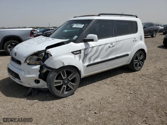 2011 Kia Soul + with VIN KNDJT2A20B7276647, listed as a Copart auction lot 47981225 with 84,638 mi miles and Salvage Title. Bid and sale history available at carsss.com. Image 1.