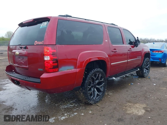 2010 Chevrolet Suburban LT with VIN 1GNUKJE38AR274572, listed as a IAAI auction lot 42022321 with 260,690 mi miles. Bid and sale history available at carsss.com. Image 4.