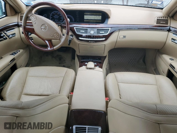 2010 Mercedes-Benz S 550 z VIN WDDNG8GB9AA335198, wystawiony jako Copart lot #57104175 z przebiegiem 43 121 mil mil oraz Szkody całkowita. Historia ofert i sprzedaży dostępna na DreamBid. Obrazek 8.