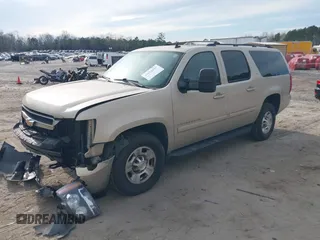 2008 Chevrolet Suburban Commercial with VIN 3GNGK26K98G207580, listed as a IAAI auction lot 41652697 with 262,677 mi miles. Bid and sale history available at carsss.com. Image 17.