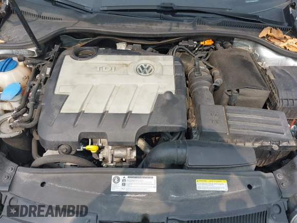 2014 Volkswagen Jetta TDI w/Sunroof & Nav z VIN 3VWPL7AJ3EM618503, wystawiony jako IAAI lot #42352147 z przebiegiem 94 341 mil mil oraz . Historia ofert i sprzedaży dostępna na DreamBid. Obrazek 10.