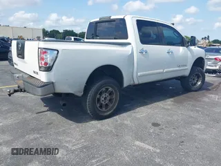 2006 Nissan Titan LE z VIN 1N6AA07B86N558129, wystawiony jako IAAI lot #42290349 z przebiegiem 177 739 mil mil oraz . Historia ofert i sprzedaży dostępna na DreamBid. Obrazek 4.