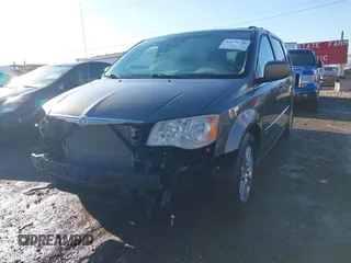 2010 Chrysler Town & Country Touring z VIN 2A4RR5D19AR298644, wystawiony jako IAAI lot #41804796 z przebiegiem 206 439 mil mil oraz . Historia ofert i sprzedaży dostępna na DreamBid. Obrazek 2.