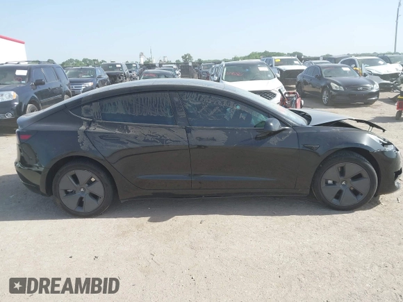 2023 Tesla Model 3 z VIN 5YJ3E1EA7PF465540, wystawiony jako IAAI lot #42261848 z przebiegiem 15 885 mil mil oraz . Historia ofert i sprzedaży dostępna na DreamBid. Obrazek 13.