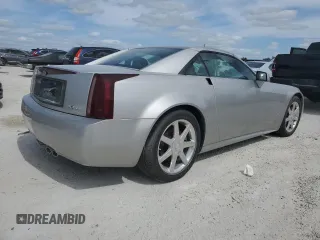 2004 Cadillac XLR z VIN 1G6YV34A945601007, wystawiony jako Copart lot #77077394 z przebiegiem Nie podano mil oraz Szkody całkowita. Historia ofert i sprzedaży dostępna na DreamBid. Obrazek 3.
