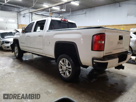 2015 GMC Sierra 2500HD Denali z VIN 1GT120E82FF160609, wystawiony jako Copart lot #55745295 z przebiegiem 111 071 mil mil oraz Czysty tytuł • Clean title. Historia ofert i sprzedaży dostępna na DreamBid. Obrazek 2.