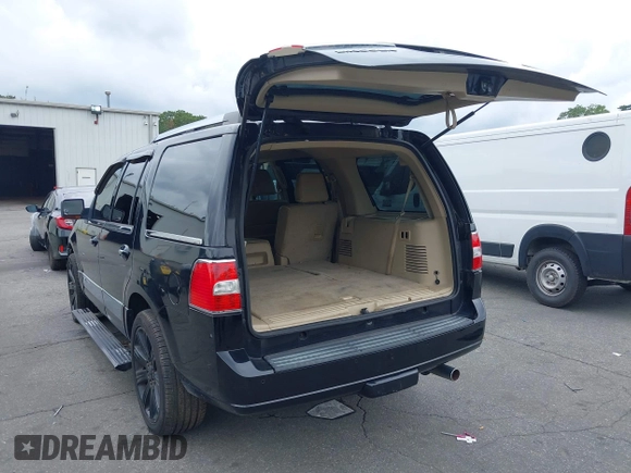 2009 Lincoln Navigator with VIN 5LMFU28529EJ01821, listed as a IAAI auction lot 42658727 with 130,855 mi miles and . Bid and sale history available at DreamBid. Image 3.