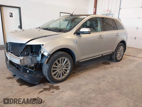 2012 Lincoln MKX z VIN 2LMDJ8JK6CBL06779, wystawiony jako IAAI lot #42211295 z przebiegiem 176 165 mil mil oraz . Historia ofert i sprzedaży dostępna na DreamBid. Obrazek 17.