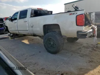 2015 Chevrolet Silverado 3500HD LTZ z VIN 1GC4K0C82FF563117, wystawiony jako Copart lot #54209155 z przebiegiem 335 070 mil mil oraz Szkody całkowita. Historia ofert i sprzedaży dostępna na DreamBid. Obrazek 2.