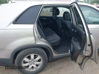 2013 Kia Sorento LX с VIN 5XYKT3A16DG419494, выставлен на аукционе IAAI как лот 42501875 с пробегом 152 100 миль миль и . История ставок и продаж доступна на DreamBid. Изображение 8.