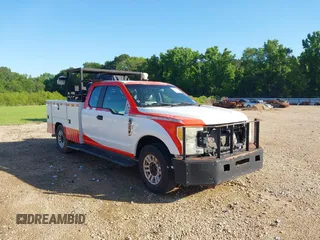2017 Ford F-250 XL z VIN 1FD7X2A62HEC25135, wystawiony jako IAAI lot #41980302 z przebiegiem 413 864 mil mil oraz . Historia ofert i sprzedaży dostępna na DreamBid. Obrazek 1.