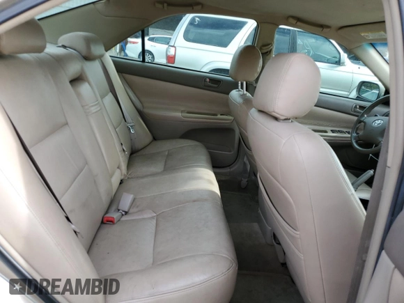 2002 Toyota Camry LE z VIN 4T1BE32K92U524457, wystawiony jako Copart lot #56864365 z przebiegiem 274 760 mil mil oraz Czysty tytuł • Clean title. Historia ofert i sprzedaży dostępna na DreamBid. Obrazek 10.