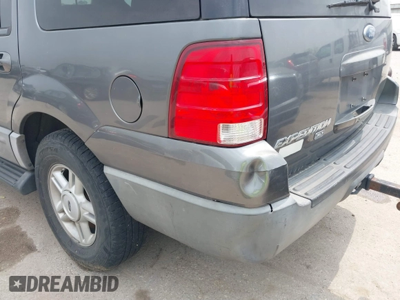 2005 Ford Expedition Special Service with VIN 1FMPU15545LA26180, listed as a IAAI auction lot 41806396 with 209,288 mi miles. Bid and sale history available at carsss.com. Image 13.