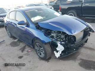 2024 Kia Forte LXS z VIN 3KPF24AD3RE825399, wystawiony jako IAAI lot #41139985 z przebiegiem 1 122 mil mil oraz . Historia ofert i sprzedaży dostępna na DreamBid. Obrazek 1.