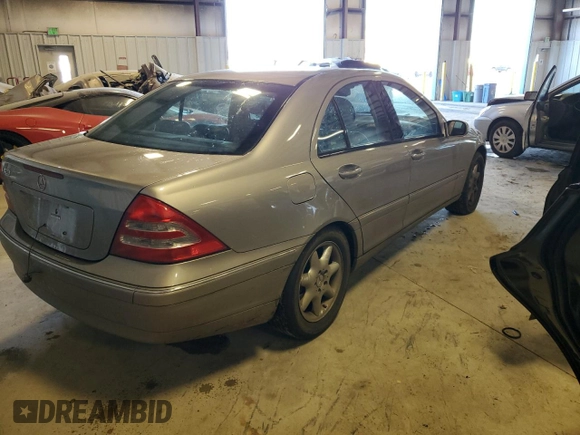 2004 Mercedes-Benz C 320 with VIN WDBRF64J24F547073, listed as a Copart auction lot 83461944 with 98,420 mi miles and Salvage Title. Bid and sale history available at DreamBid. Image 3.