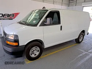 2020 Chevrolet Express Cargo z VIN 1GCWGAFG9L1253235, wystawiony jako IAAI lot #42580142 z przebiegiem 77 857 mil mil oraz . Historia ofert i sprzedaży dostępna na DreamBid. Obrazek 6.