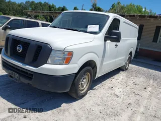 2013 Nissan NV Cargo S z VIN 1N6BF0KM8DN106709, wystawiony jako IAAI lot #42336117 z przebiegiem Nie podano mil oraz . Historia ofert i sprzedaży dostępna na DreamBid. Obrazek 2.