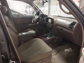 2006 Toyota Sequoia Limited with VIN 5TDBT48A86S271771, listed as a IAAI auction lot 41940143 with 263,155 mi miles. Bid and sale history available at carsss.com. Image 5.