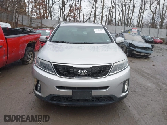 2015 Kia Sorento LX with VIN 5XYKTCA65FG632435, listed as a IAAI auction lot 41663787 with 126,722 mi miles. Bid and sale history available at carsss.com. Image 13.