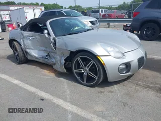 2007 Pontiac Solstice GXP z VIN 1G2MG35X57Y139321, wystawiony jako IAAI lot #42170047 z przebiegiem 70 643 mil mil oraz . Historia ofert i sprzedaży dostępna na DreamBid. Obrazek 1.