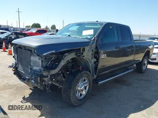 2018 Ram 2500 Tradesman z VIN 3C6UR5HL8JG283609, wystawiony jako IAAI lot #42491762 z przebiegiem 139 492 mil mil oraz . Historia ofert i sprzedaży dostępna na DreamBid. Obrazek 19.