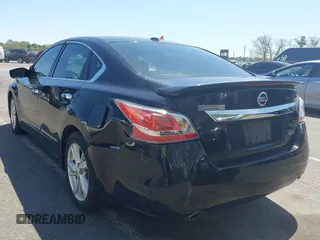 2015 Nissan Altima 2.5 SV with VIN 1N4AL3AP2FC488521, listed as a IAAI auction lot 42156706 with 172,687 mi miles. Bid and sale history available at carsss.com. Image 3.