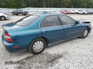 1995 Honda Accord LX with VIN 1HGCD5635SA071449, listed as a Copart auction lot 71596954 with 305,695 mi miles and Salvage Title. Bid and sale history available at carsss.com. Image 3.