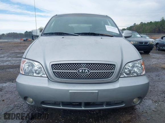 2004 Kia Sedona LX with VIN KNDUP131246567448, listed as a IAAI auction lot 41842992 with 231,424 mi miles. Bid and sale history available at carsss.com. Image 6.