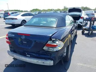 2004 Mercedes-Benz CLK 320 z VIN WDBTK65G84T033363, wystawiony jako IAAI lot #42279646 z przebiegiem 97 431 mil mil oraz . Historia ofert i sprzedaży dostępna na DreamBid. Obrazek 6.