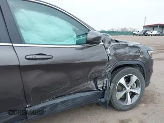 2020 Jeep Cherokee Limited with VIN 1C4PJMDX4LD589884, listed as a IAAI auction lot 41917930 with 57,703 mi miles and . Bid and sale history available at DreamBid. Image 6.