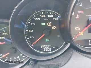 2017 Porsche Cayenne S z VIN WP1AB2A2XHLA51668, wystawiony jako IAAI lot #42347854 z przebiegiem 85 227 mil mil oraz . Historia ofert i sprzedaży dostępna na DreamBid. Obrazek 15.