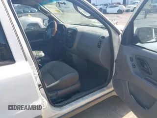 2002 Ford Escape XLT Choice with VIN 1FMYU03132KD02414, listed as a IAAI auction lot 42121509 with 218,148 mi miles and . Bid and sale history available at DreamBid. Image 5.