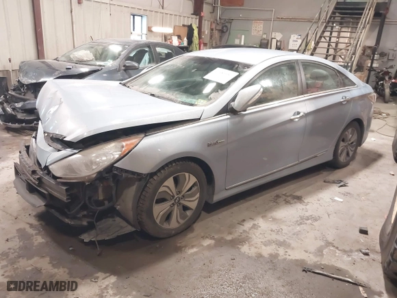 2013 Hyundai Sonata Hybrid Limited with VIN KMHEC4A44DA072580, listed as a IAAI auction lot 41489951 with 166,483 mi miles. Bid and sale history available at carsss.com. Image 18.