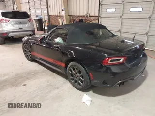 2018 FIAT 124 Spider Classica z VIN JC1NFAEK8J0133673, wystawiony jako IAAI lot #41596589 z przebiegiem 55 703 mil mil oraz . Historia ofert i sprzedaży dostępna na DreamBid. Obrazek 3.