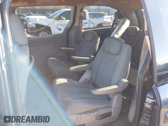 2007 Chrysler Town & Country LWB Touring with VIN 2A4GP54L87R280451, listed as a IAAI auction lot 41824129 with 150,676 mi miles. Bid and sale history available at carsss.com. Image 8.