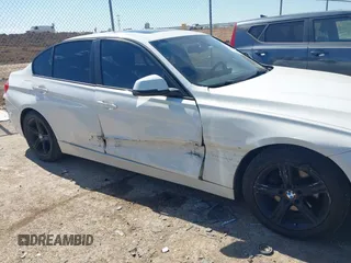 2014 BMW 3 Series 328i z VIN WBA3C1C55EK109483, wystawiony jako IAAI lot #41670180 z przebiegiem 99 947 mil mil oraz . Historia ofert i sprzedaży dostępna na DreamBid. Obrazek 13.